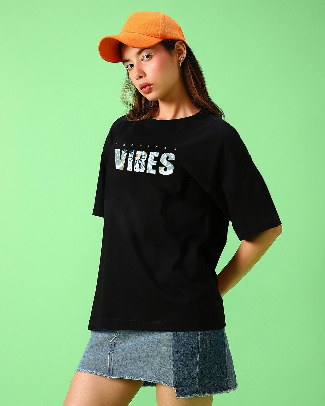 Women's Black Tropical Vibes Graphic Printed Oversized Plus Size T-shirt